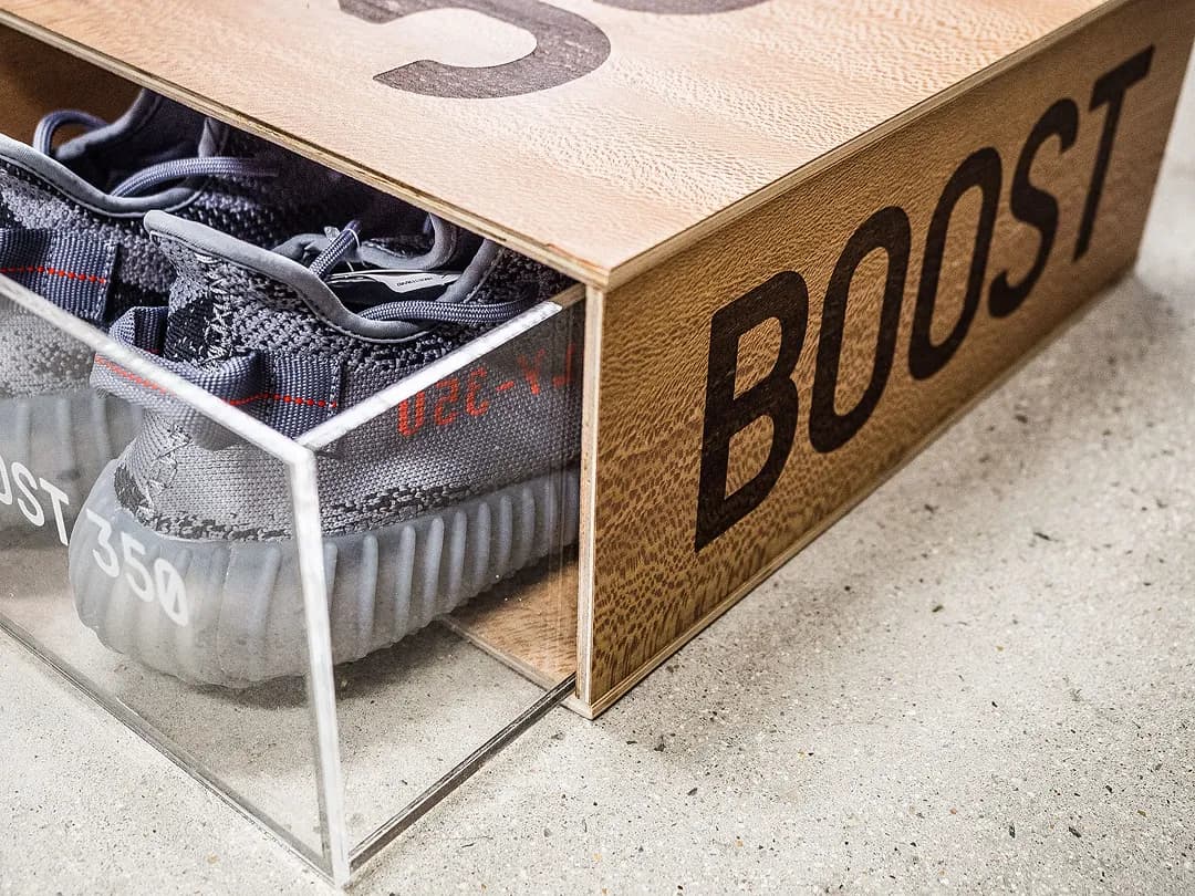 SNEAKER BOX